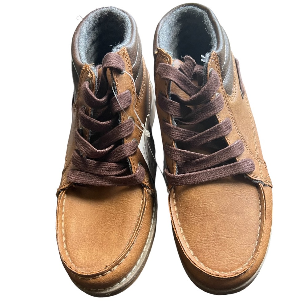 The Childrens Place Boys Youth French Truffle Lace Up Shoes Youth Size 2. NWT